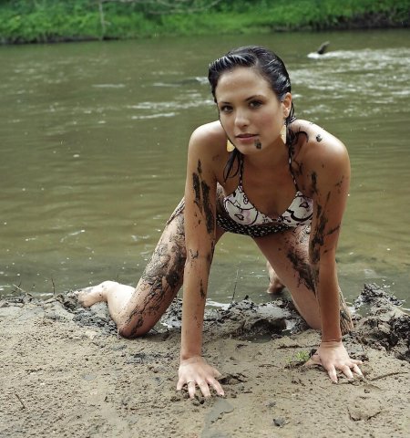 Красивая грязная девушка