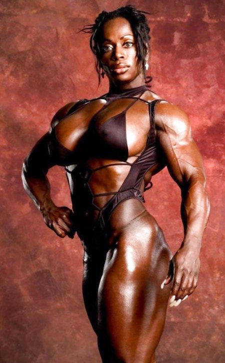 Аманда Лой бодибилдинг