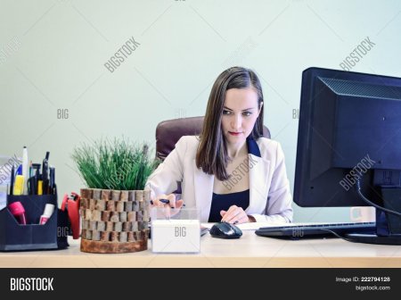 Девушка экономист