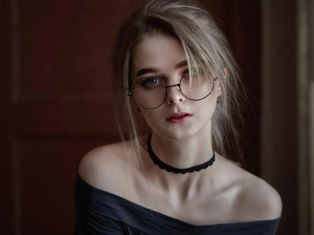 Девушки в очках для зрения