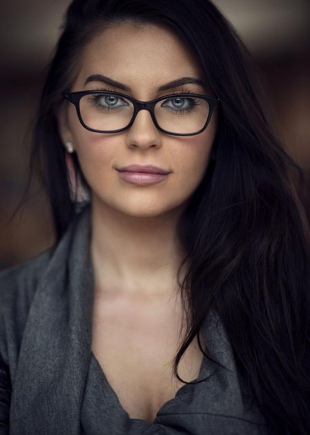Девушка в очках