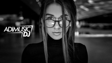 Девушка в очках