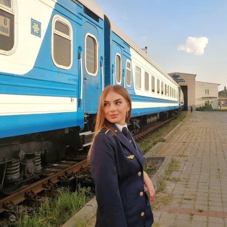 Красивые девушки железнодорожницы