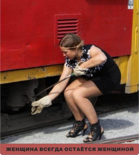 Девушка в трамвае