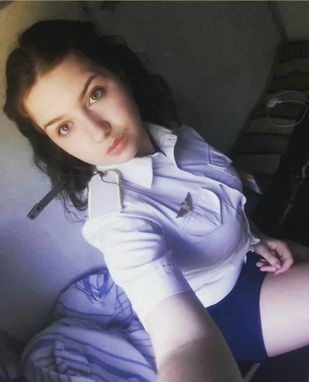 Симпатичные железнодорожницы