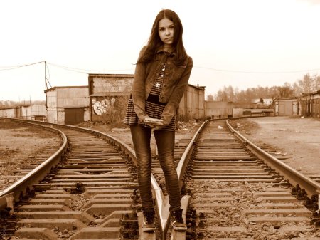 Девчонки на железной дороге