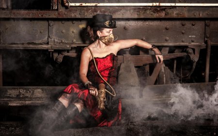 Паровоз и девушка