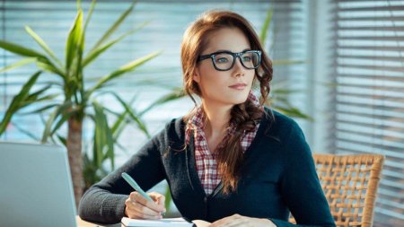 Девушка ботаник