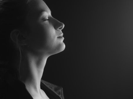 Девушка в профиль