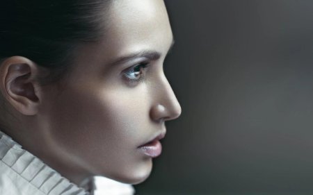 Лицо девушки