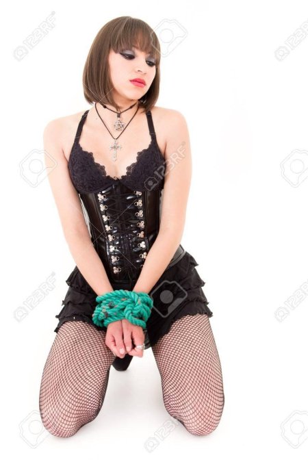 Связанные девушки в корсете