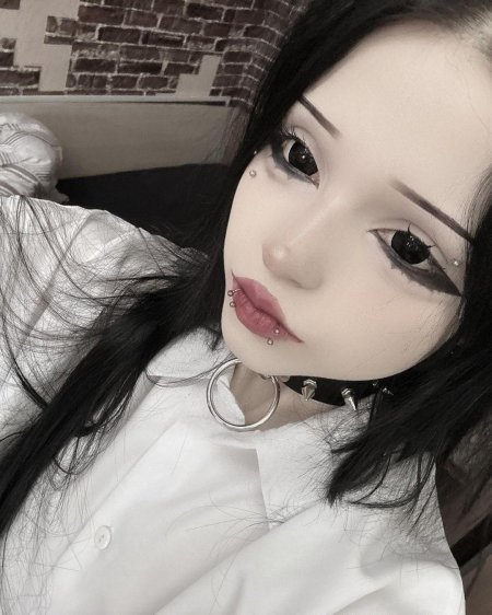 Няшки стиль с черными линзами