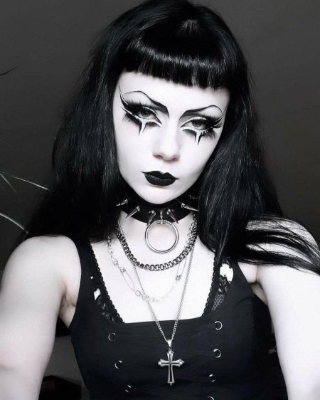 Лёгкий готический макияж