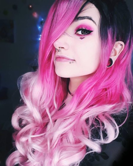 Розовые волосы