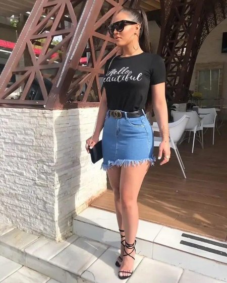 Короткая джинсовая юбка