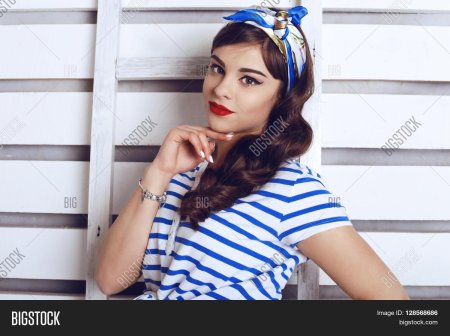 Женские образы с повязкой на голове