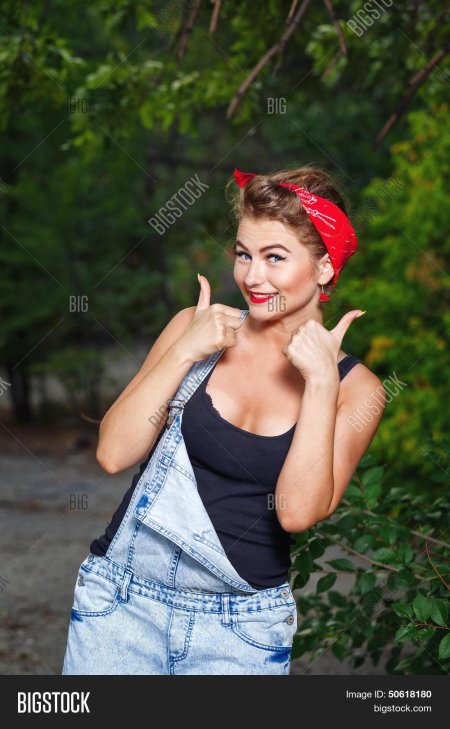 Девушка в бандане