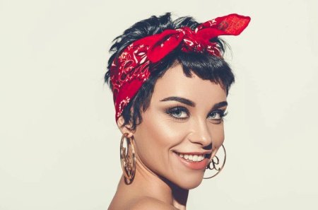 Прическа с банданой