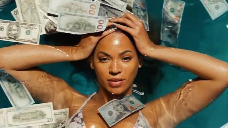 Знаменитости с деньгами