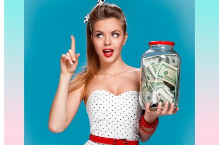 Девушка с деньгами