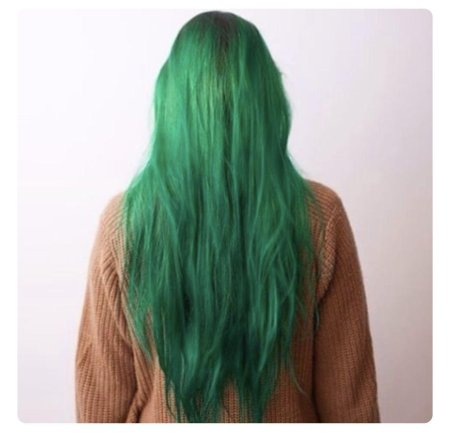 Пастельно зеленые волосы