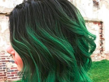 Тёмно зелёный цвет волос