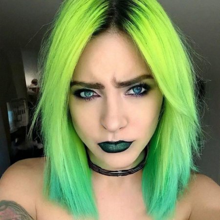 Ярко зеленые волосы