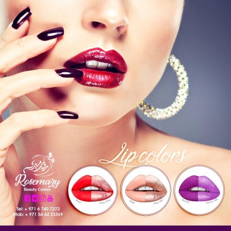 Девушка с красивым маникюром