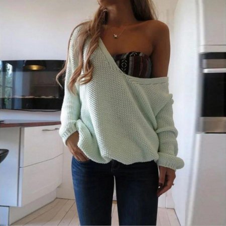 Свитер с открытым плечом
