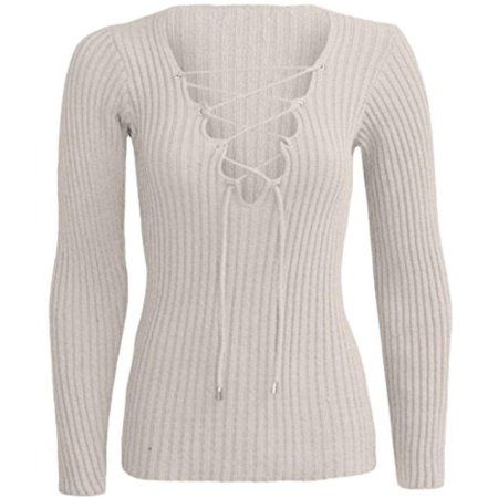 На белом свитере шнуровка