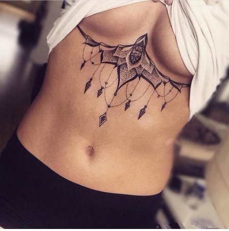 Тату под грудь