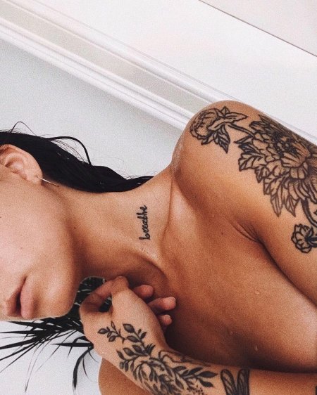 Женщина с татуировками