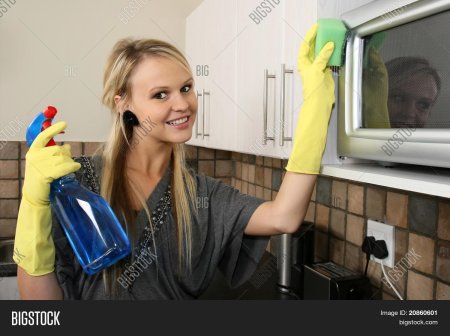 Женщина уборка