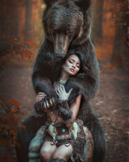 Девушка и медведь