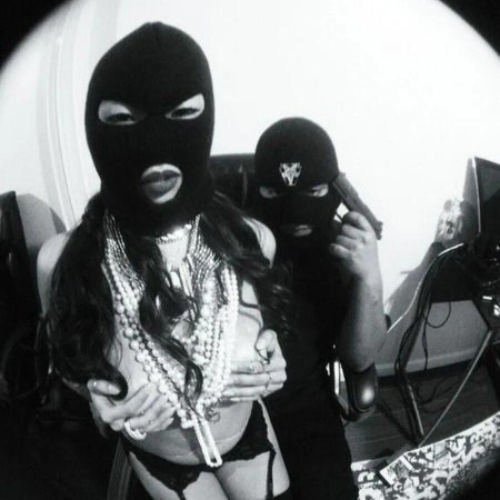 Подруги в балаклавах