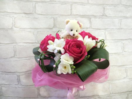 Девочка с букетом