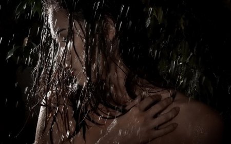 Девушка под дождем