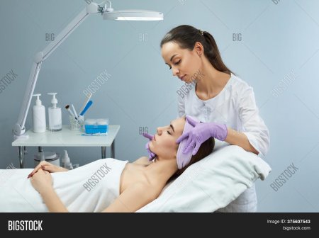 Пациентка у косметолога