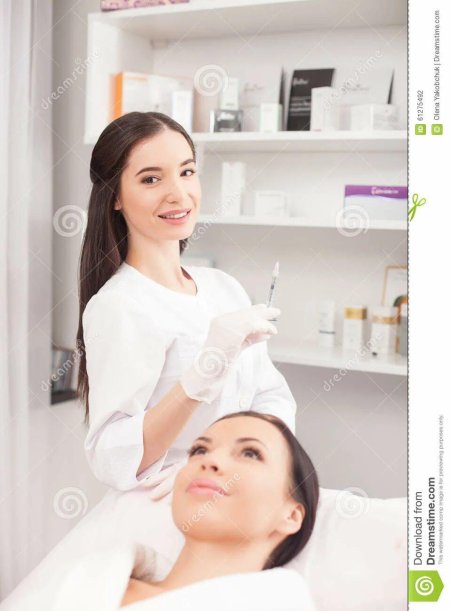 Девушка у косметолога