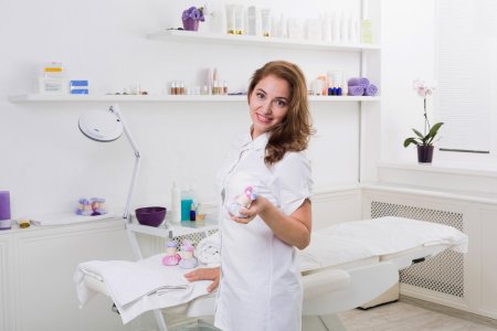 Фотосессия косметолога в кабинете