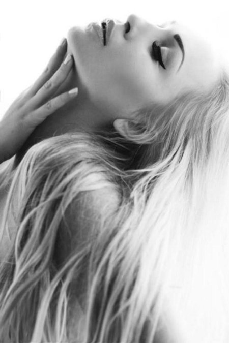 Красивое лицо блондинки