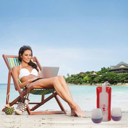 Женщина на шезлонге