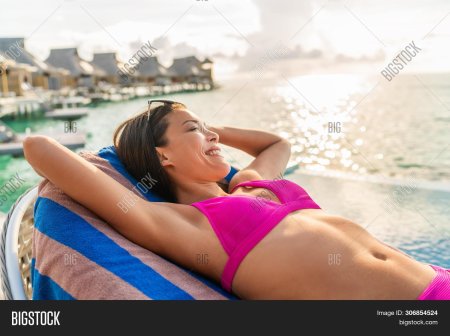 Женщина на пляже