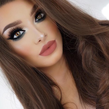 Коричневая помада для брюнеток