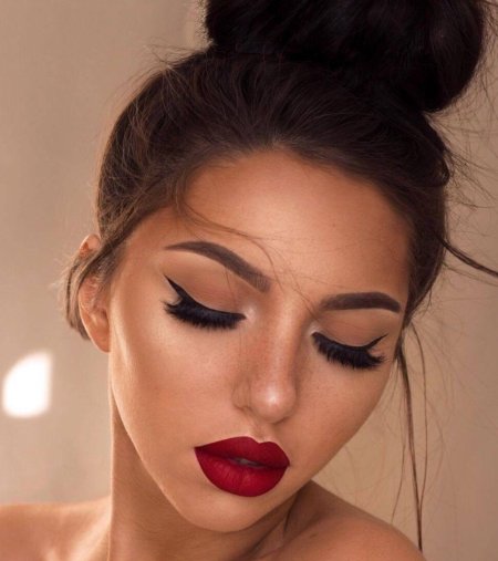 Макияж с красной помадой