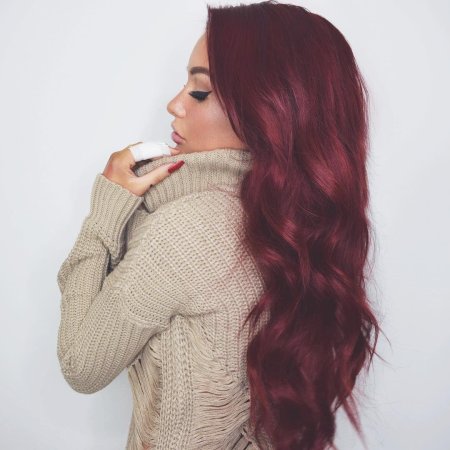 Бордовые волосы у девушек
