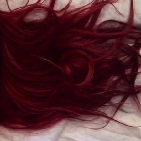 Тёмно красные волосы