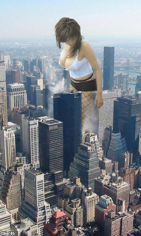 Гигантская девушка разрушает город