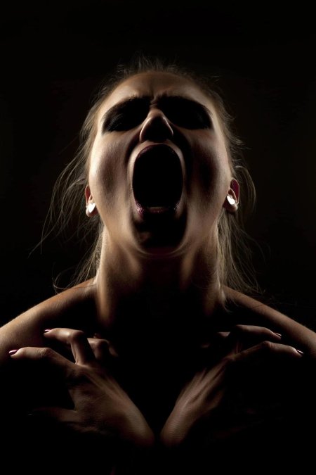 Кричащая женщина фото