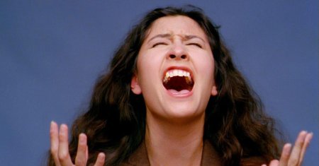 Орущая женщина